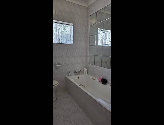 3 BEDROOM FREEHOLD FOR SALE IN NIMROD PARK